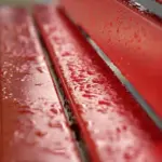 Sådan opfrisker du en gammel bænk til din PSG-fodboldstue med møbelmaling